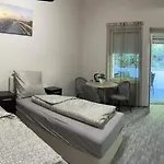 Kinizsi Udvar Apartmanhaz 3* Балатонбоглар