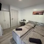 Kinizsi Udvar Apartmanhaz Апарт-отель Балатонбоглар