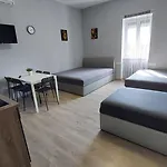 Kinizsi Udvar Apartmanhaz 3* Балатонбоглар
