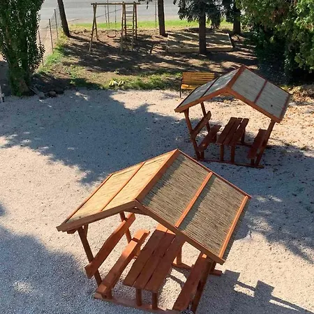Kinizsi Udvar Apartmanhaz Balatonboglar