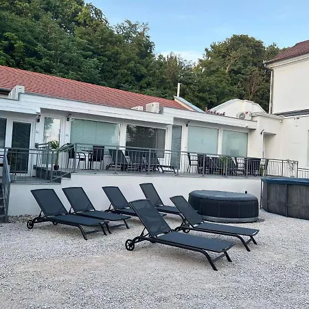 Kinizsi Udvar Apartmanhaz