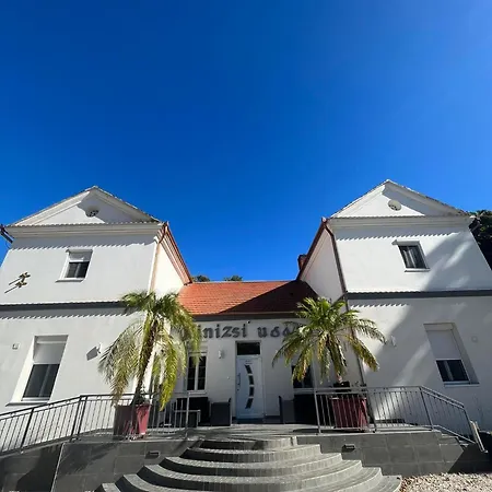 Kinizsi Udvar Apartmanhaz Hotel apartamentowy 3*