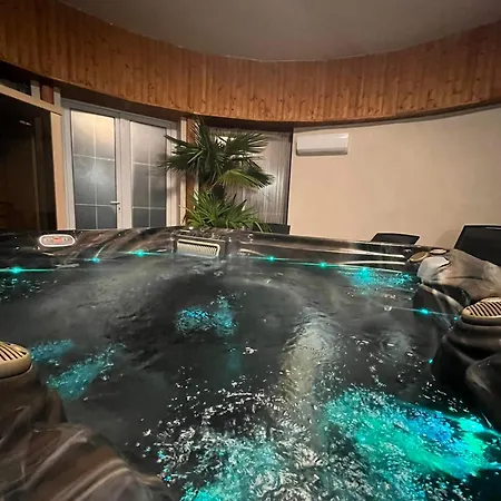 Kinizsi Udvar Apartmanhaz 3*