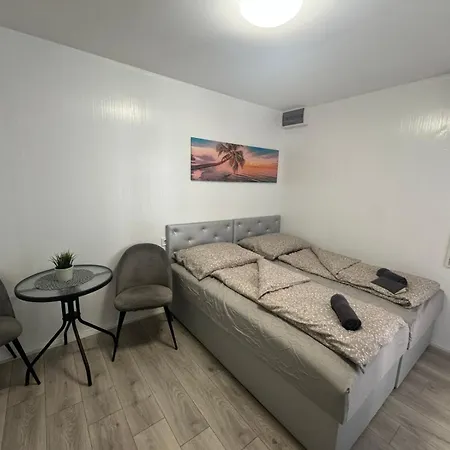 Kinizsi Udvar Apartmanhaz *