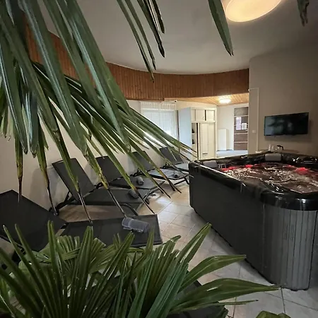 Ξενοδοχείο με διαμερίσματα Kinizsi Udvar Apartmanhaz 3*