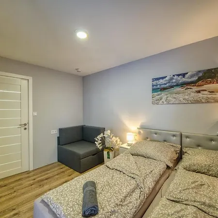 Hotel apartamentowy Kinizsi Udvar Apartmanhaz Balatonboglár