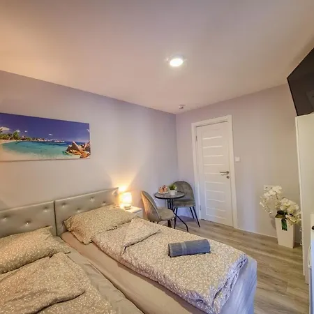 Kinizsi Udvar Apartmanhaz 3*