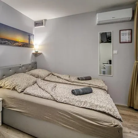 Kinizsi Udvar Apartmanhaz 3*