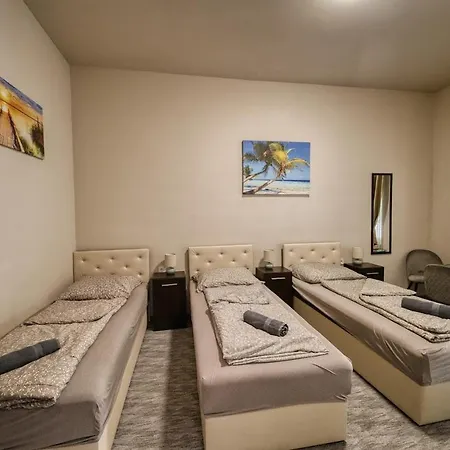 Kinizsi Udvar Apartmanhaz Balatonboglár