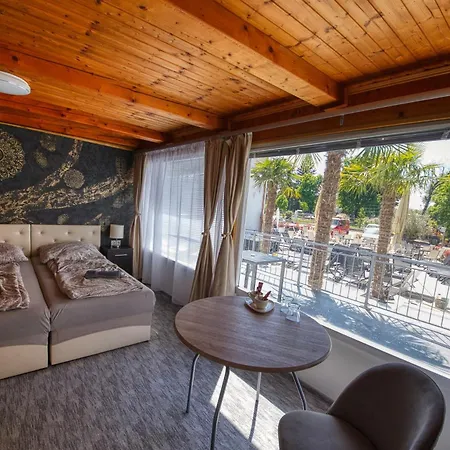 شقة فندقية Kinizsi Udvar Apartmanhaz Balatonboglár