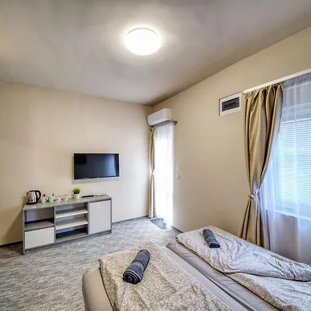 Kinizsi Udvar Apartmanhaz شقة فندقية 3*