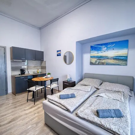 Kinizsi Udvar Apartmanhaz شقة فندقية Balatonboglár