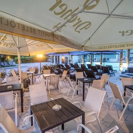 Kinizsi Udvar Apartmanhaz Balatonboglár