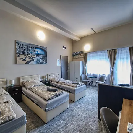 Hotel apartamentowy Kinizsi Udvar Apartmanhaz Balatonboglár