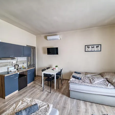 Kinizsi Udvar Apartmanhaz شقة فندقية 3*
