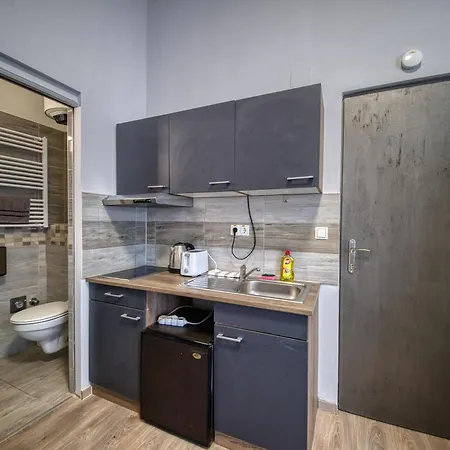 شقة فندقية Kinizsi Udvar Apartmanhaz 3*