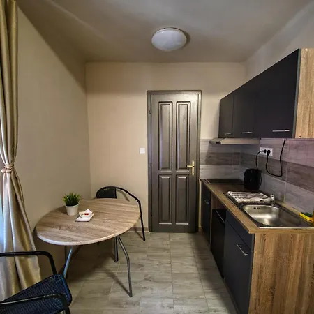 Kinizsi Udvar Apartmanhaz Hotel apartamentowy 3*