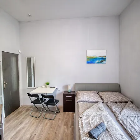 شقة فندقية Kinizsi Udvar Apartmanhaz 3*