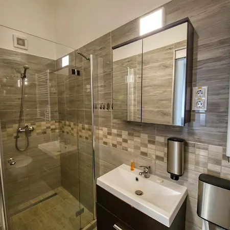 Hotel apartamentowy Kinizsi Udvar Apartmanhaz Balatonboglár