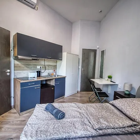 Kinizsi Udvar Apartmanhaz شقة فندقية