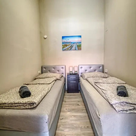 Hotel apartamentowy Kinizsi Udvar Apartmanhaz Balatonboglár