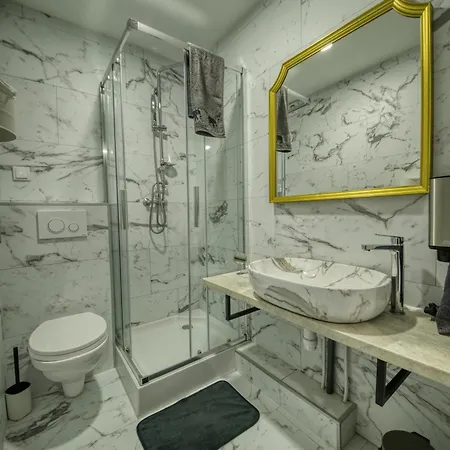 Kinizsi Udvar Apartmanhaz Hotel de apartamente 3*