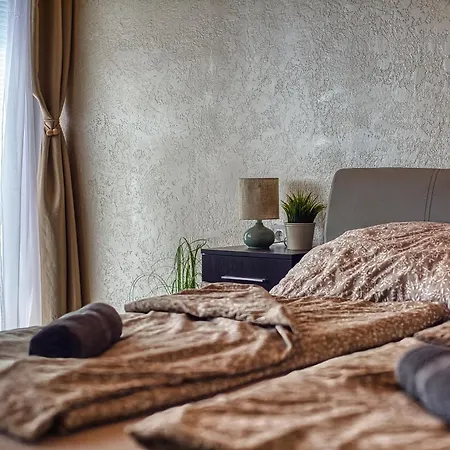 Hotel de apartamente Kinizsi Udvar Apartmanhaz Balatonboglár