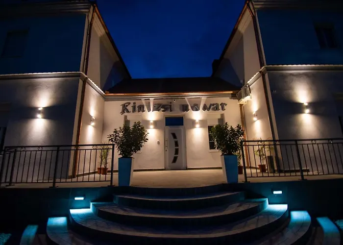 Kinizsi Udvar Apartmanhaz מלון דירות