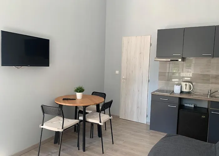 Hotel apartamentowy Kinizsi Udvar Apartmanhaz Balatonboglár