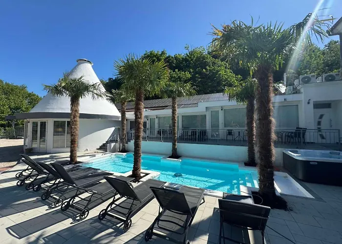 Kinizsi Udvar Apartahotel 3*